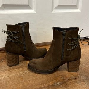 Bos.& Co. Ankle booties in Brown/dark green